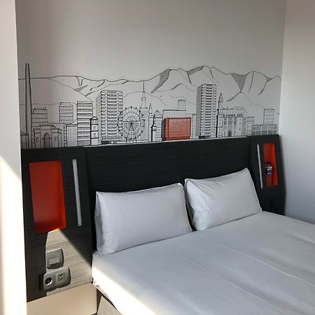 Easyhotel Malaga City Centre ภายนอก รูปภาพ