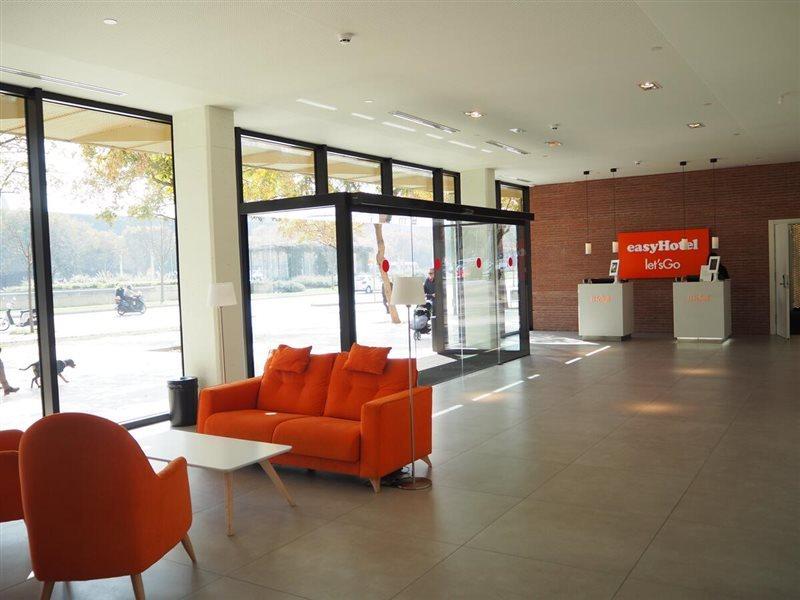 Easyhotel Malaga City Centre ภายนอก รูปภาพ