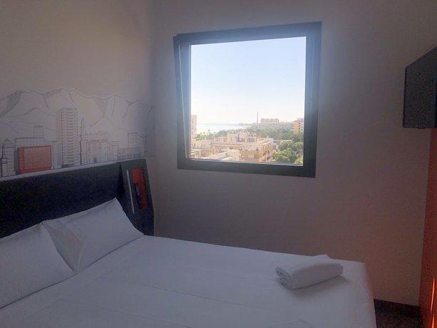 Easyhotel Malaga City Centre ภายนอก รูปภาพ